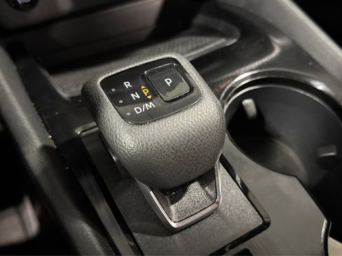 Used 2025 Nissan Rogue SV image 32