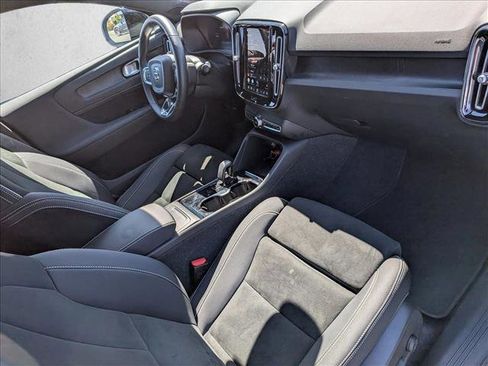 Used 2023 Volvo C40 P8 Recharge Ultimate image 22