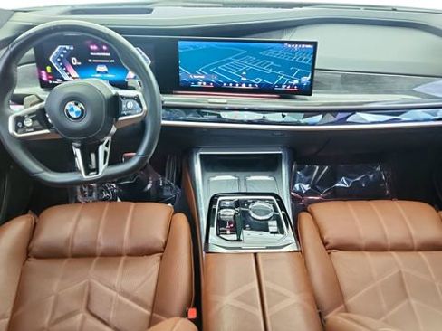 Used 2023 BMW 740i w/ Executive Package image 20