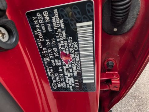 Certified 2024 Hyundai Venue SE FWD image 28