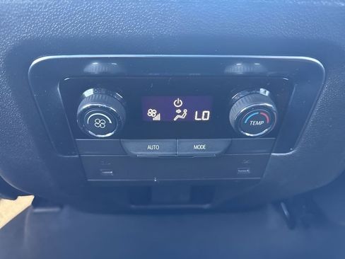 Used 2025 Chevrolet Suburban Z71 AWD/4WD image 13
