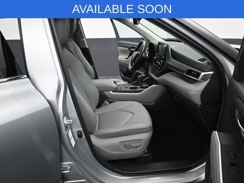 Used 2020 Toyota Highlander XLE AWD/4WD image 35