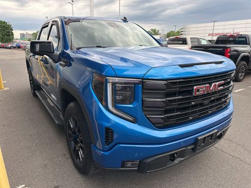 Used 2024 GMC Sierra 1500 Elevation w/ Elevation Premium Package AWD/4WD image 3