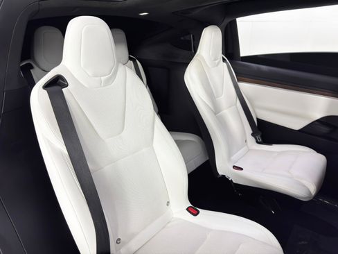 Used 2022 Tesla Model X image 43