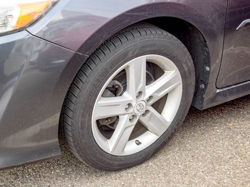 Used 2013 Toyota Camry SE image 12