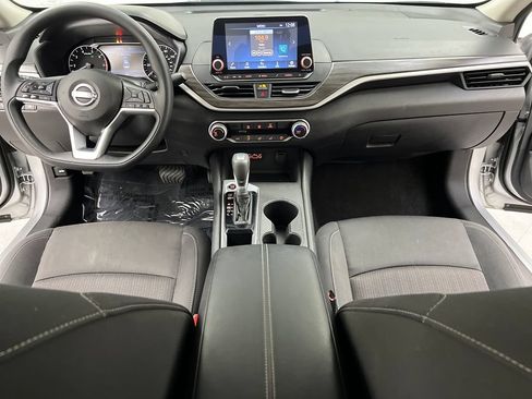 Used 2025 Nissan Altima 2.5 SV FWD image 39