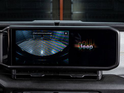 Used 2025 Jeep Wrangler Sport S image 25