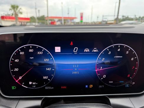 Used 2025 Mercedes-Benz GLC 300 4MATIC image 12