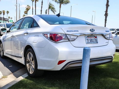 Used 2015 Hyundai Sonata Limited w/ Option Group 02 FWD image 5