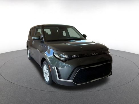 Used 2025 Kia Soul LX w/ LX Technology Package FWD image 3