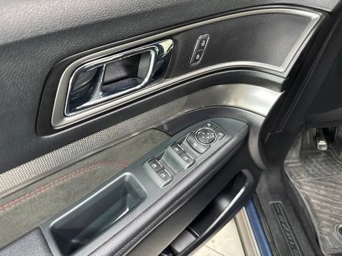 Used 2019 Ford Explorer XLT w/ Equipment Group 202A AWD/4WD image 13