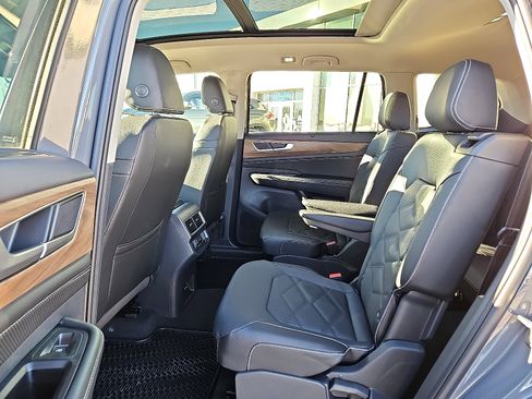 New 2026 Volkswagen Atlas SE image 10