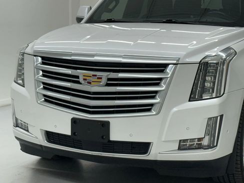 Used 2019 Cadillac Escalade Platinum image 9