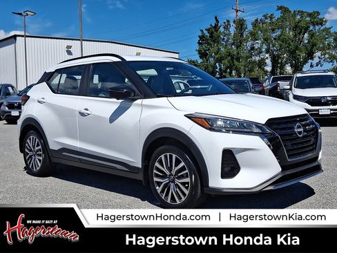 Used 2023 Nissan Kicks SR w/ SR Premium Package image 1