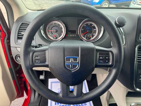 Used 2012 Dodge Grand Caravan SXT w/ Security Group FWD image 19