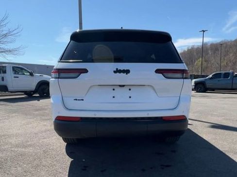 Used 2023 Jeep Grand Cherokee L Laredo AWD/4WD image 7