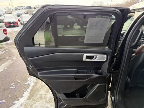 Used 2020 Ford Explorer Platinum w/ Premium Technology Package image 18