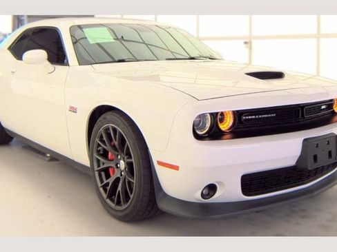 Used 2016 Dodge Challenger SRT w/ Technology Group RWD image 1