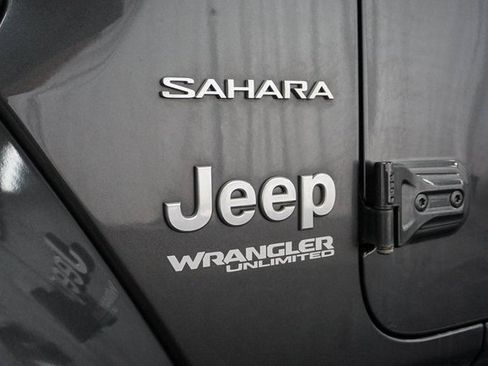 Used 2018 Jeep Wrangler Unlimited Sahara image 5