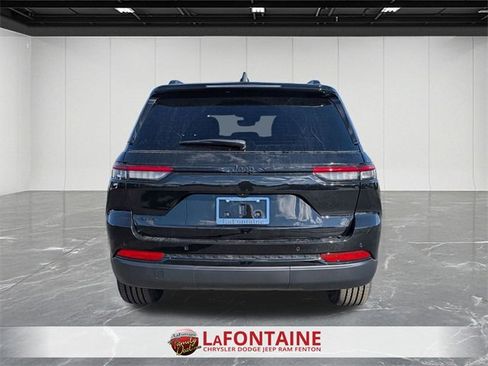 New 2025 Jeep Grand Cherokee Altitude image 4