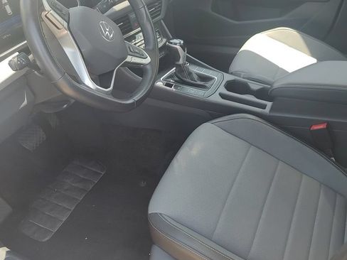 Used 2025 Volkswagen Jetta SE FWD image 4