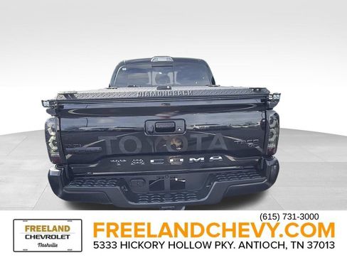 Used 2018 Toyota Tacoma TRD Off-Road image 3