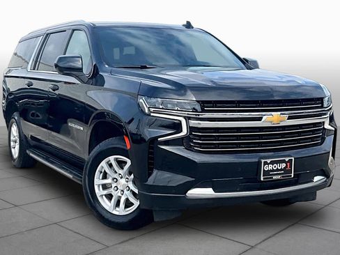 Used 2024 Chevrolet Suburban LT image 3
