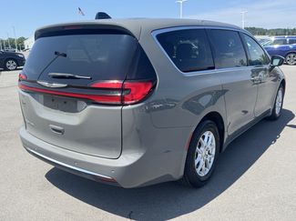 Used 2023 Chrysler Pacifica Touring-L FWD video 3