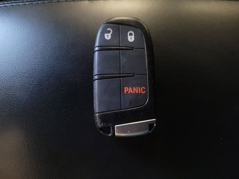 Used 2020 Jeep Grand Cherokee Laredo image 32