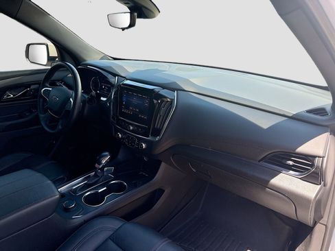 Used 2022 Chevrolet Traverse RS FWD image 30