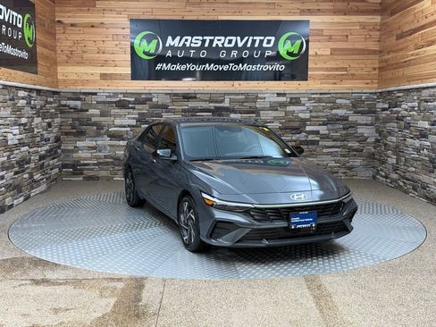 Certified 2025 Hyundai Elantra SEL FWD image 2