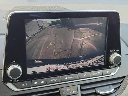 Used 2025 Nissan Altima 2.5 SV FWD image 16