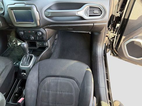 Used 2019 Jeep Renegade Latitude image 16