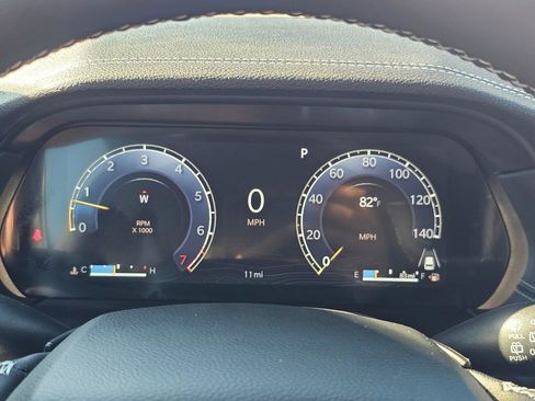 New 2025 Jeep Grand Cherokee L Limited w/ Black Appearance Package AWD/4WD image 18