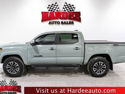 Used 2022 Toyota Tacoma TRD Sport w/ Technology Package RWD image 1