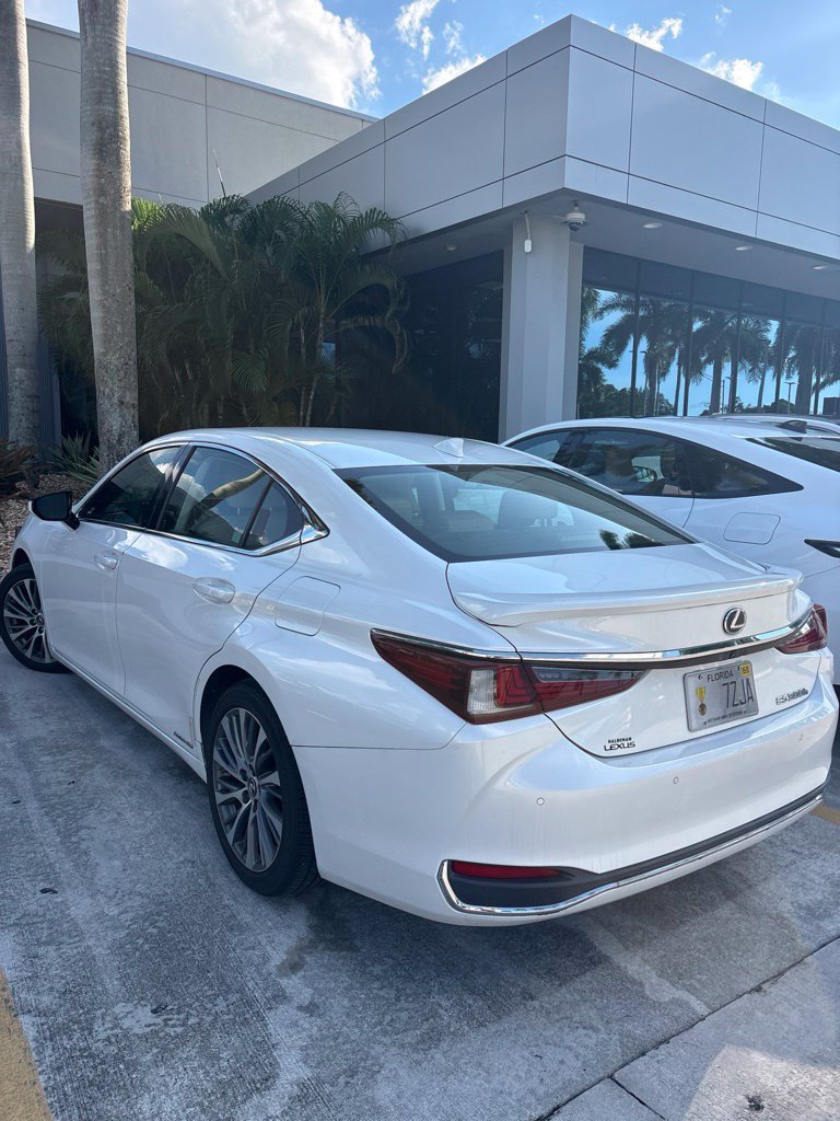 Used 2019 Lexus ES 300h w/ Premium Package FWD image 5