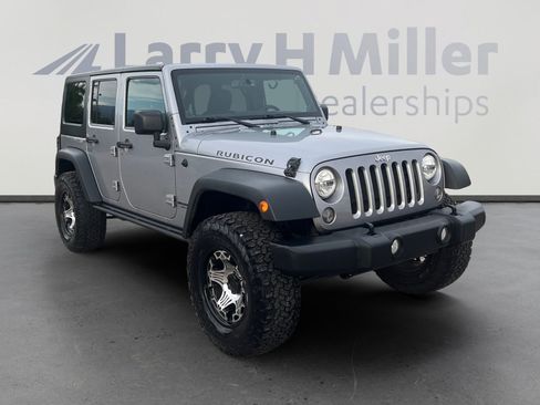 Used 2014 Jeep Wrangler Unlimited Rubicon w/ Connectivity Group AWD/4WD image 7