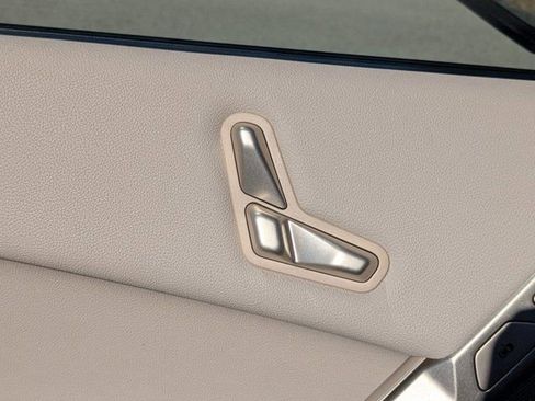 Used 2023 BMW iX xDrive50 image 25