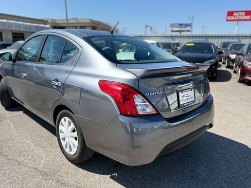 Used 2019 Nissan Versa SV image 4
