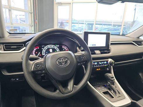 Used 2025 Toyota RAV4 XLE image 17