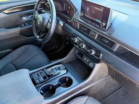 Used 2025 Honda Pilot Sport image 22