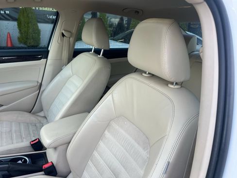 Used 2014 Volkswagen Passat 1.8T SEL Premium FWD image 11