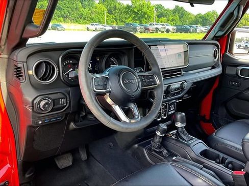 Used 2024 Jeep Wrangler Unlimited Sahara AWD/4WD image 17