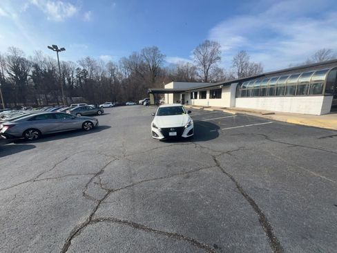 Used 2025 Nissan Altima 2.5 SV image 15