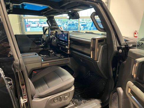 Used 2025 GMC Hummer EV 3X w/ LPO, Sport Package AWD/4WD image 43