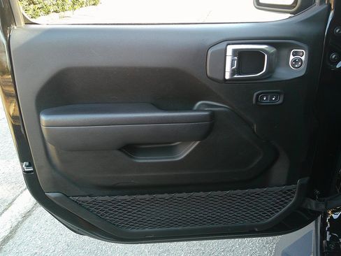 Used 2024 Jeep Gladiator Sport image 17