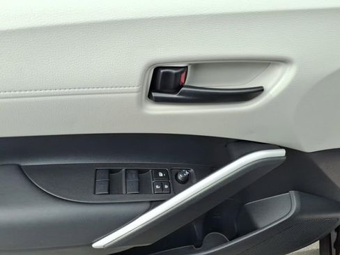 Used 2026 Toyota Corolla Cross LE image 12