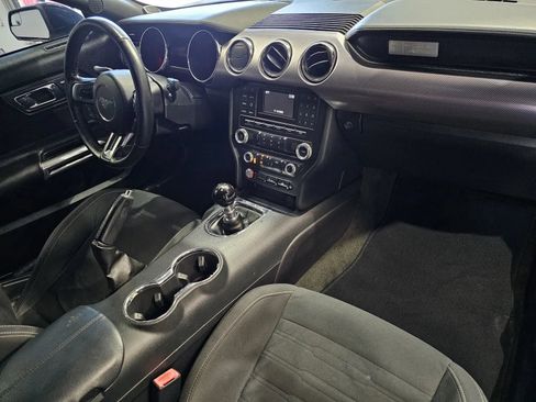 Used 2017 Ford Mustang GT RWD image 5