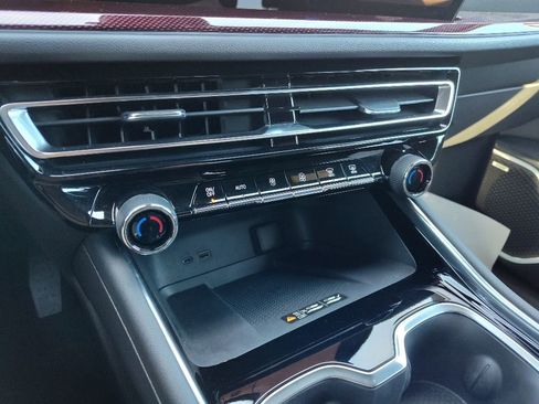 Used 2024 Chevrolet Traverse Z71 w/ Enhanced Driving Package image 18