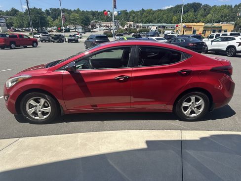 Used 2015 Hyundai Elantra SE FWD image 5